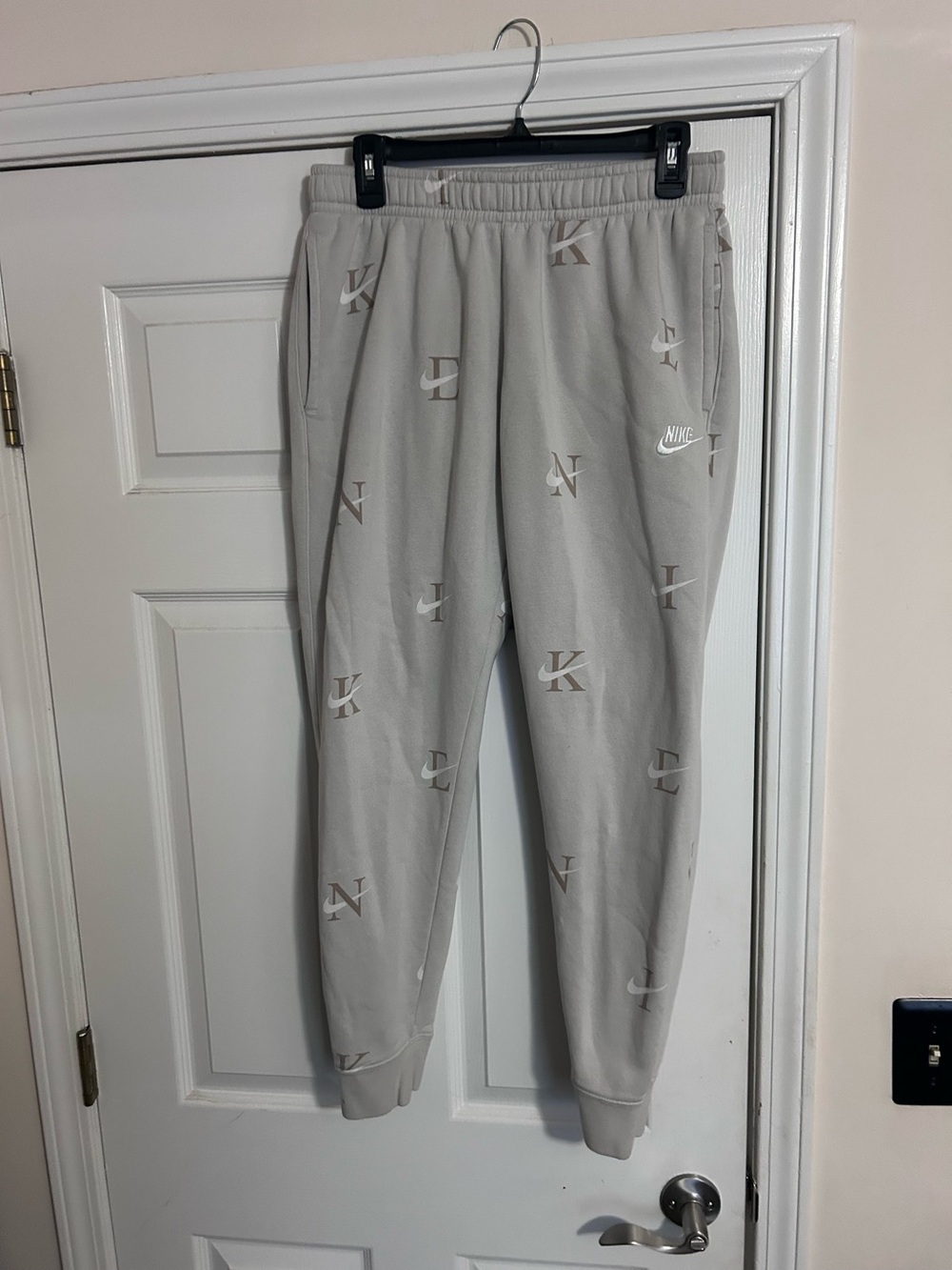 Nike Menβs Logo-Print Joggers